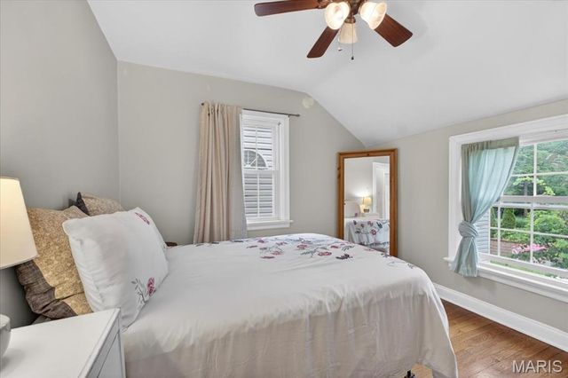 8782 Lawn Avenue, St Louis, MO 63144