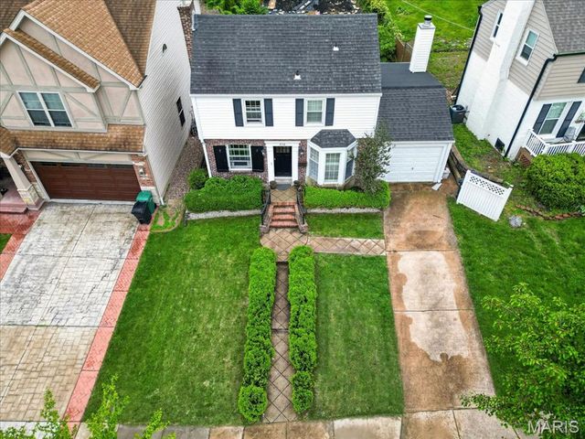 8782 Lawn Avenue, St Louis, MO 63144