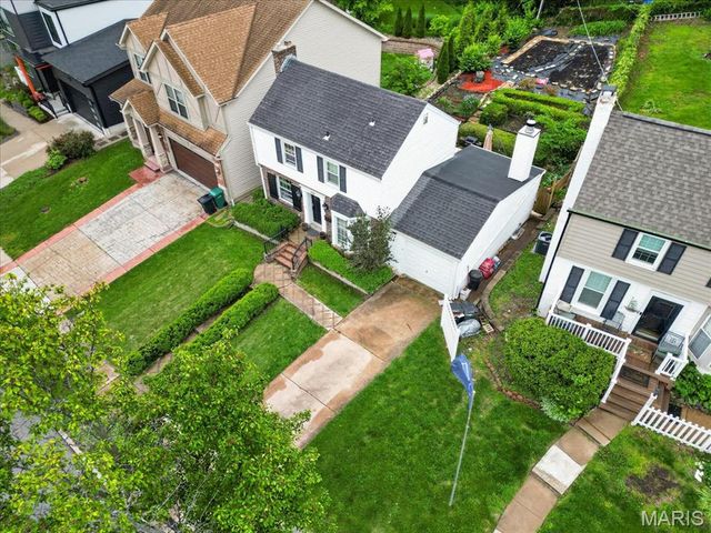 8782 Lawn Avenue, St Louis, MO 63144