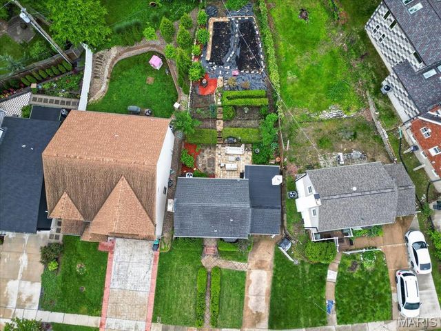 8782 Lawn Avenue, St Louis, MO 63144