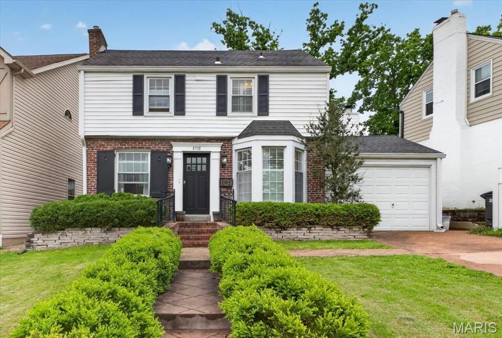8782 Lawn Avenue, St Louis, MO 63144