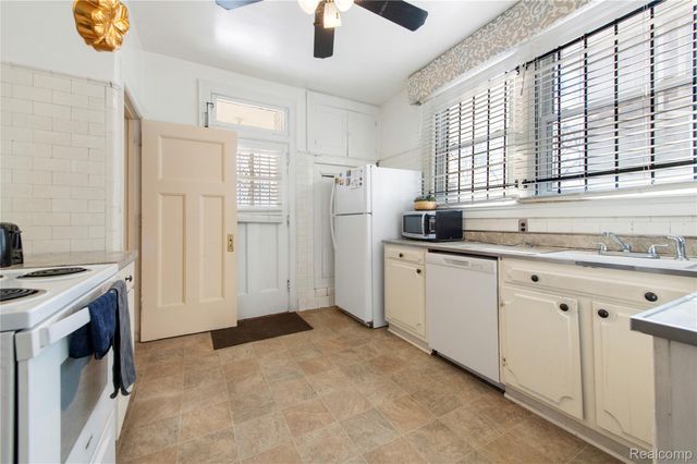 1695 Chicago Boulevard, Detroit, MI 48206