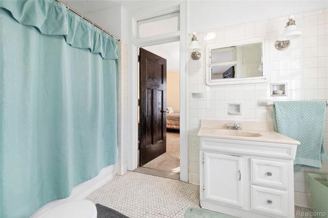 1695 Chicago Boulevard, Detroit, MI 48206