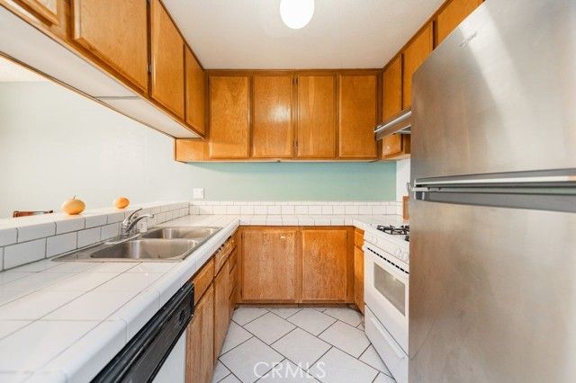 7 Town And Country Road, Pomona, CA 91766