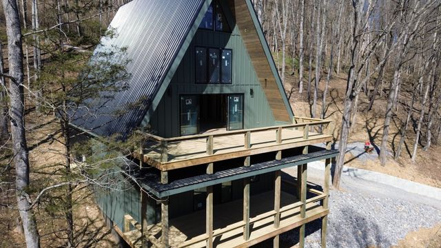 1196 Lakeside Dr, Smithville, TN 37166