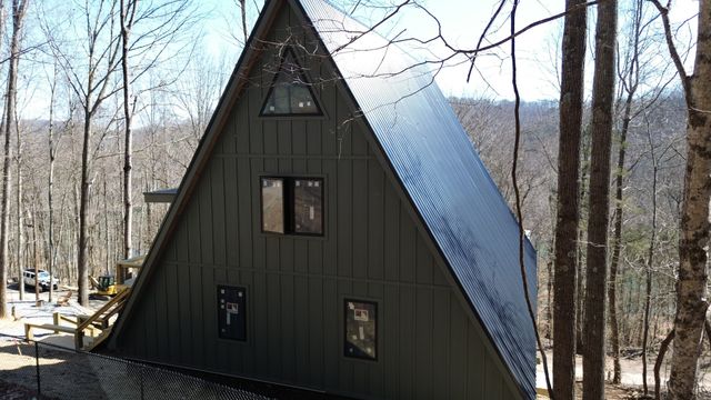 1196 Lakeside Dr, Smithville, TN 37166