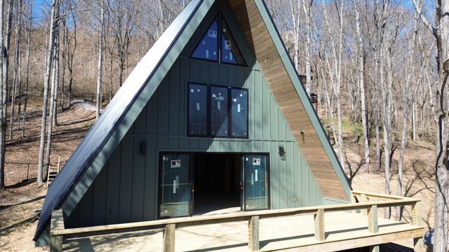 1196 Lakeside Dr, Smithville, TN 37166