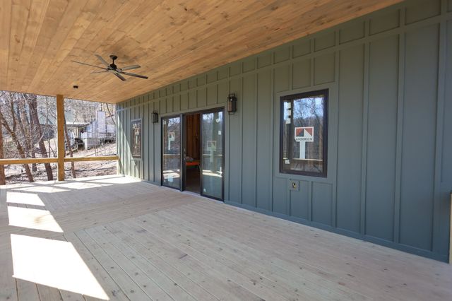 1196 Lakeside Dr, Smithville, TN 37166