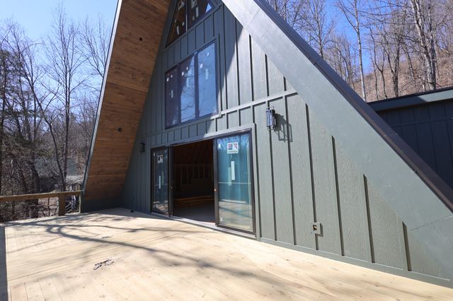 1196 Lakeside Dr, Smithville, TN 37166