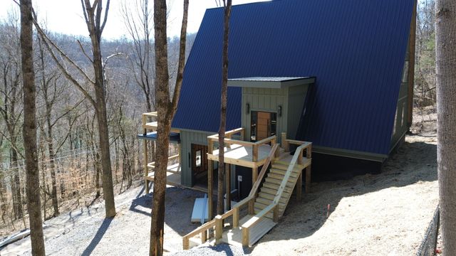 1196 Lakeside Dr, Smithville, TN 37166