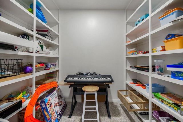 6907 Edgevale Road, Kansas City, MO 64113