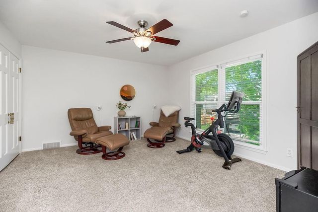 6907 Edgevale Road, Kansas City, MO 64113