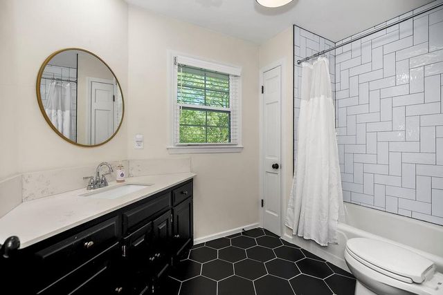 6907 Edgevale Road, Kansas City, MO 64113