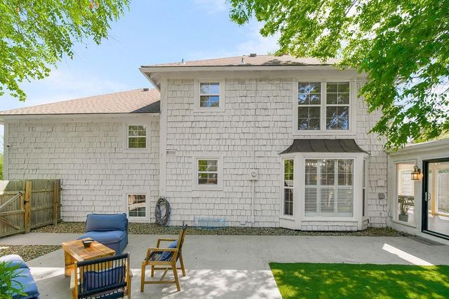 6907 Edgevale Road, Kansas City, MO 64113