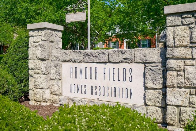 6907 Edgevale Road, Kansas City, MO 64113