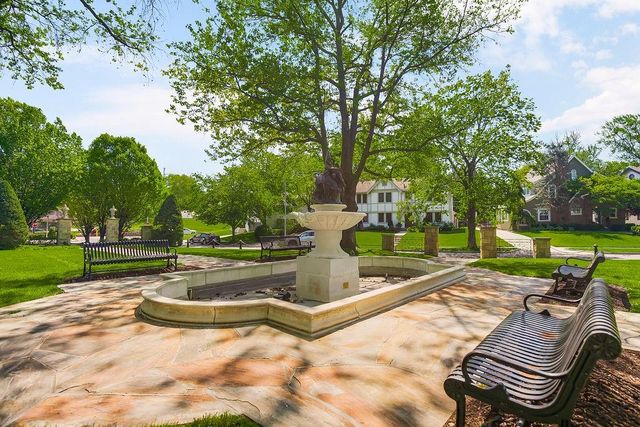 6907 Edgevale Road, Kansas City, MO 64113