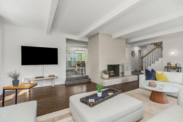 6907 Edgevale Road, Kansas City, MO 64113