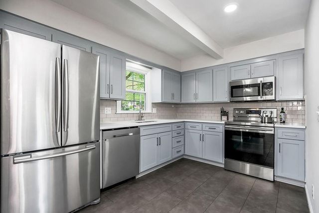 6907 Edgevale Road, Kansas City, MO 64113