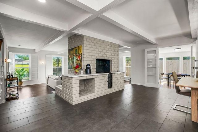 6907 Edgevale Road, Kansas City, MO 64113