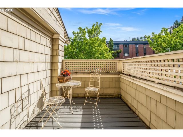 1111 Nw 25TH Ave 1, Portland, OR 97210