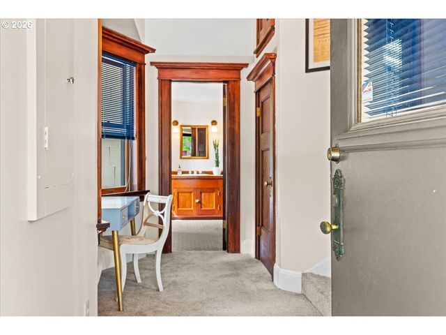 1111 Nw 25TH Ave 1, Portland, OR 97210