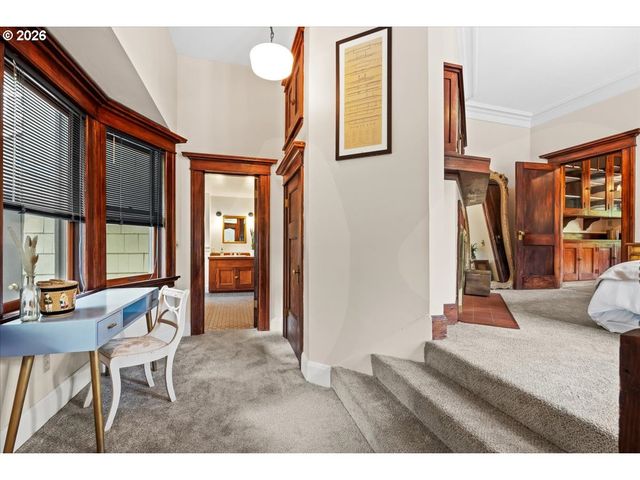 1111 Nw 25TH Ave 1, Portland, OR 97210