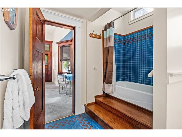 1111 Nw 25TH Ave 1, Portland, OR 97210
