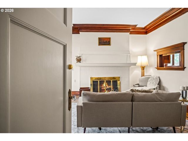 1111 Nw 25TH Ave 1, Portland, OR 97210