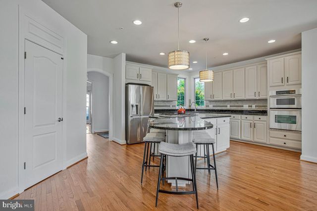 27 HUNTING CT, Edgewater, MD 21037