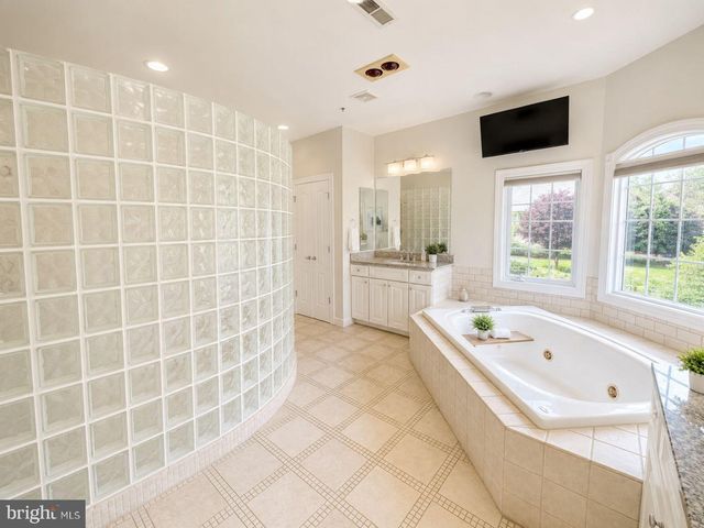 27 HUNTING CT, Edgewater, MD 21037