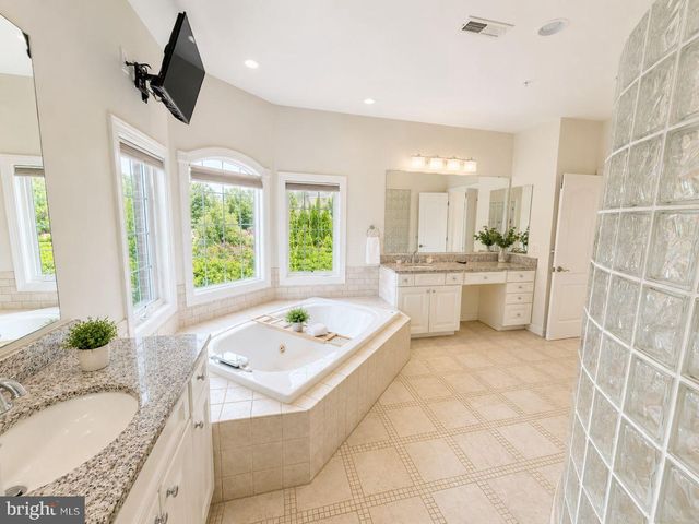 27 HUNTING CT, Edgewater, MD 21037