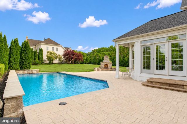 27 HUNTING CT, Edgewater, MD 21037