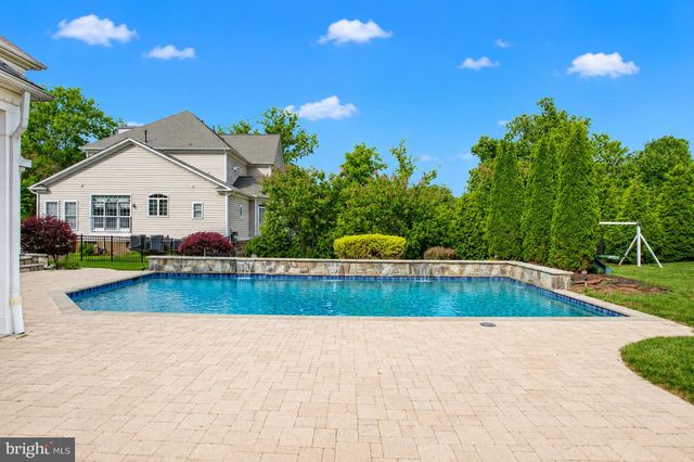 27 HUNTING CT, Edgewater, MD 21037
