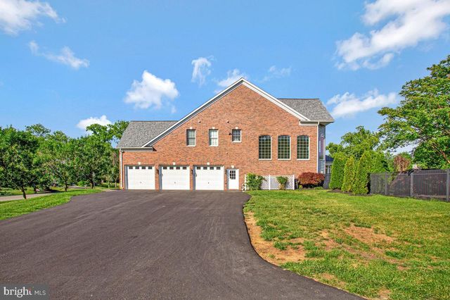 27 HUNTING CT, Edgewater, MD 21037