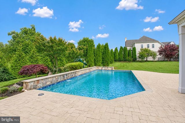 27 HUNTING CT, Edgewater, MD 21037