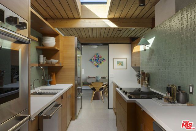 1515 N Tigertail Road, Los Angeles, CA 90049