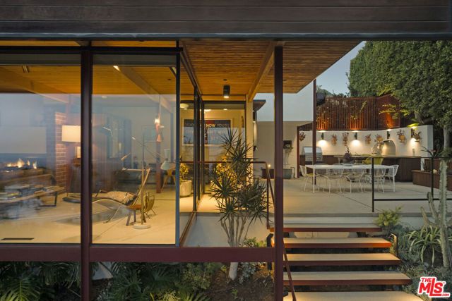 1515 N Tigertail Road, Los Angeles, CA 90049