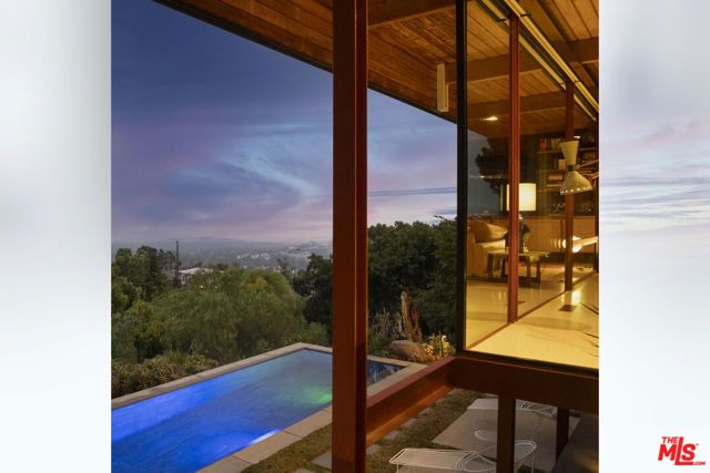 1515 N Tigertail Road, Los Angeles, CA 90049