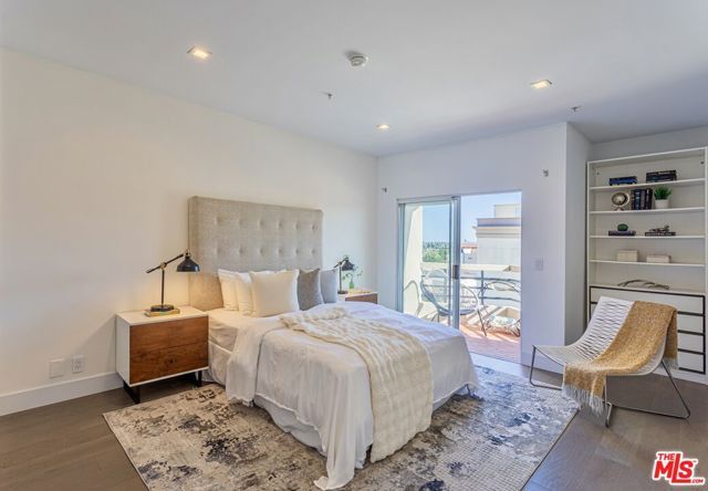 120 S Crescent Drive 304, Beverly Hills, CA 90212