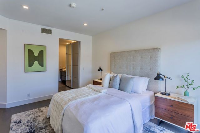 120 S Crescent Drive 304, Beverly Hills, CA 90212