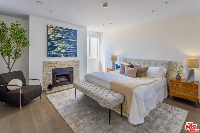 120 S Crescent Drive 304, Beverly Hills, CA 90212