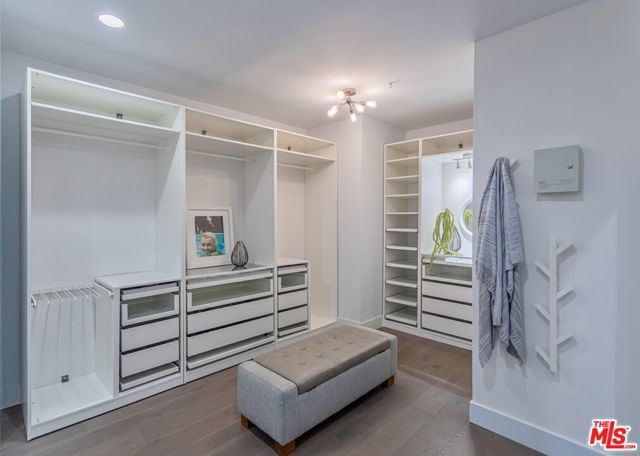 120 S Crescent Drive 304, Beverly Hills, CA 90212