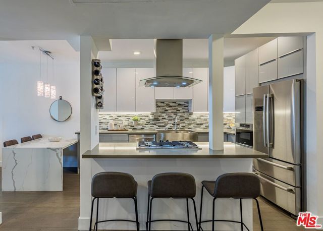 120 S Crescent Drive 304, Beverly Hills, CA 90212