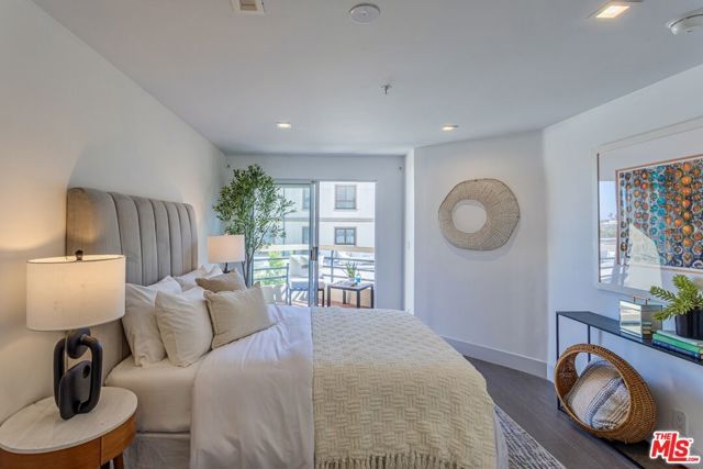 120 S Crescent Drive 304, Beverly Hills, CA 90212