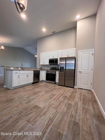3930 Playa Del Sol Drive 204, Rockledge, FL 32955