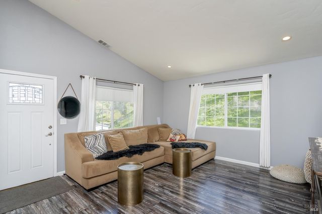 1081 Arroyo Grande Dr, Napa, CA 94558