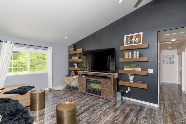 1081 Arroyo Grande Dr, Napa, CA 94558