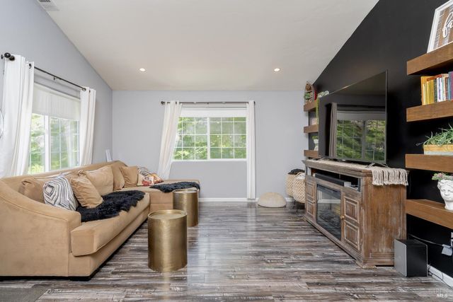 1081 Arroyo Grande Dr, Napa, CA 94558