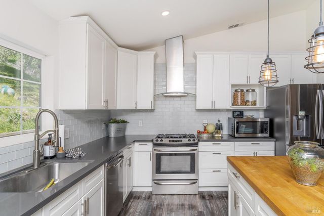 1081 Arroyo Grande Dr, Napa, CA 94558