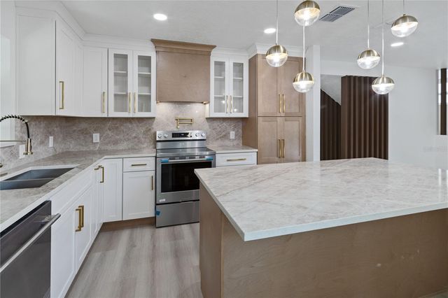 3232 W OAKELLAR AVENUE, Tampa, FL 33611